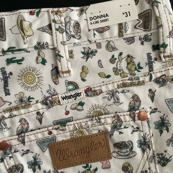 WRANGLER WOMEN'S DONNA HIGH RISE Denim Shorts NWT - Picture 9 of 12